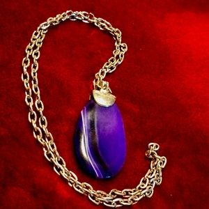 Beautiful Chariote Gem Pendant on Faux Silver Chain, OSFA